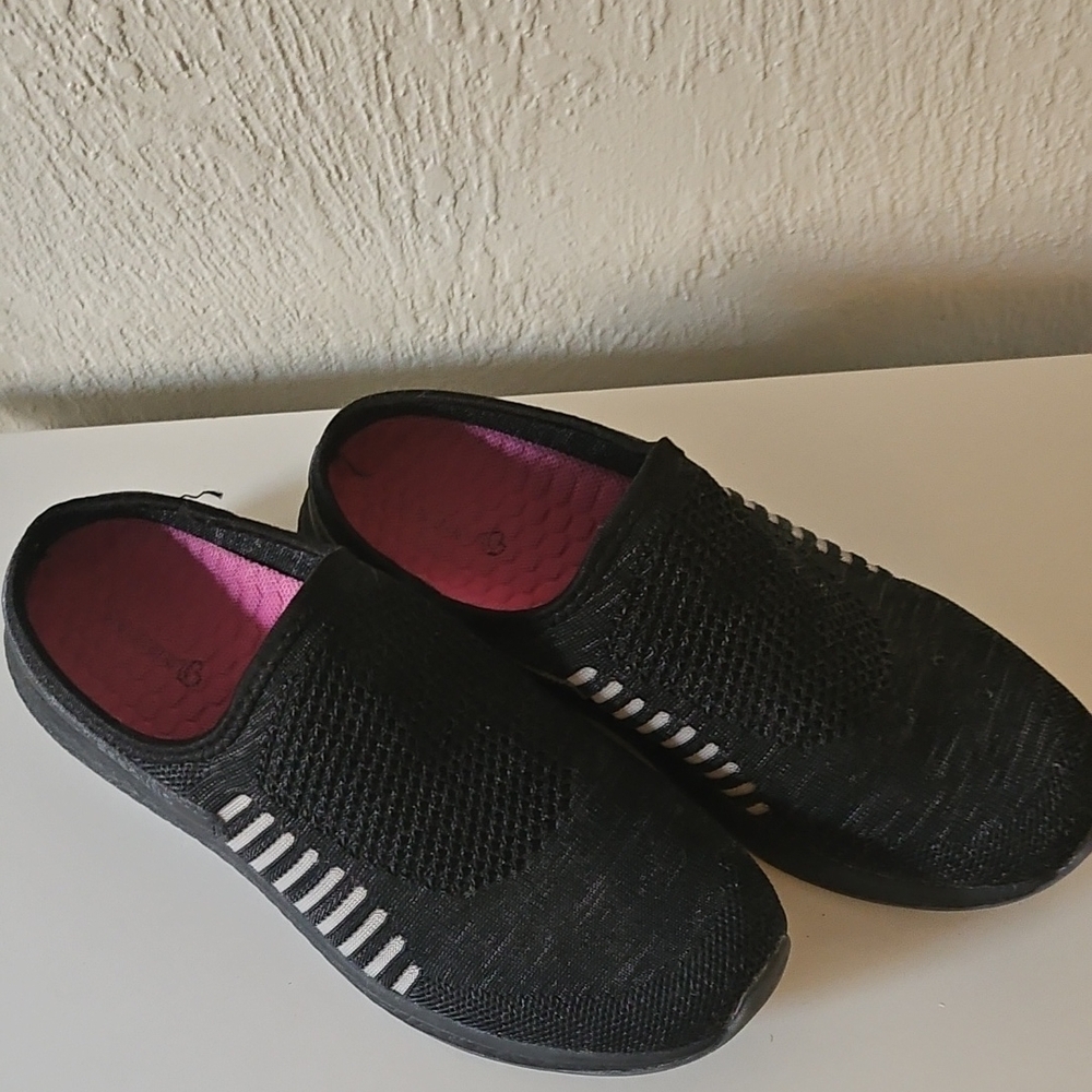 Baretraps Black Slip-On Shoes with Pink Interior